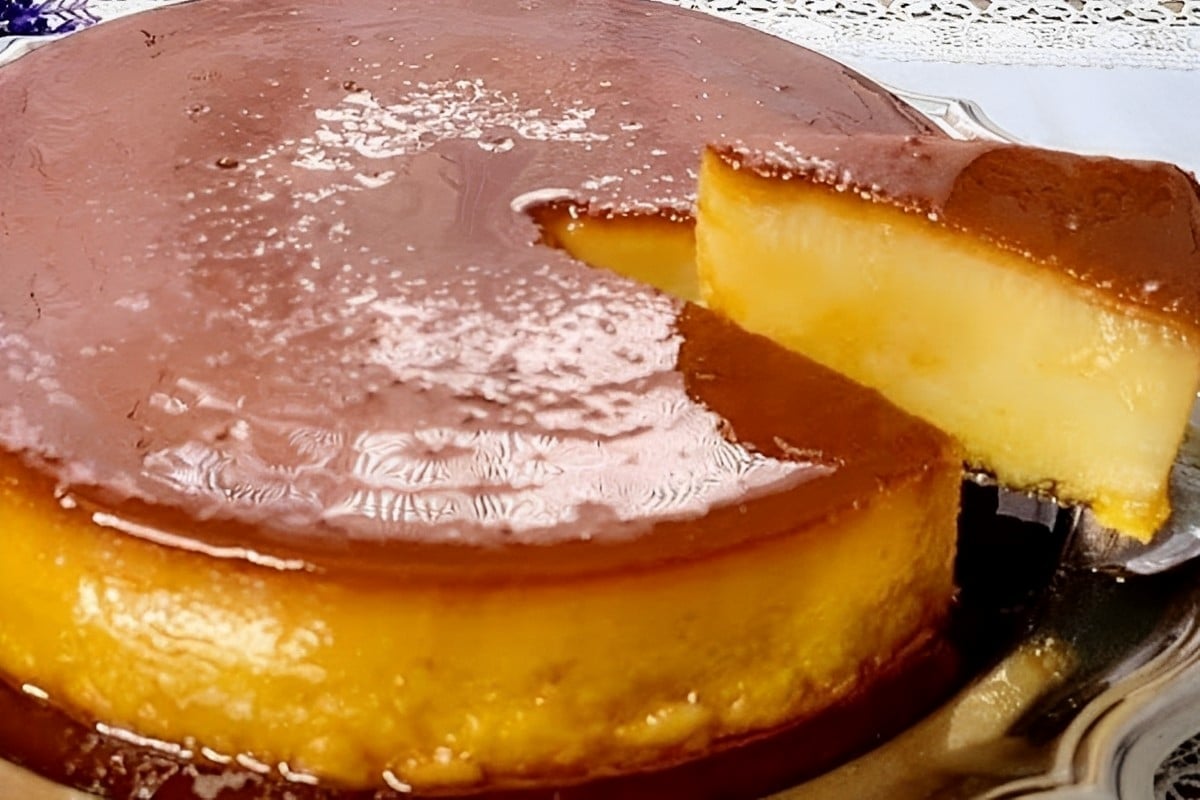 Pudim de padaria delicioso fácil de fazer e perfeito para servir na sobremesa