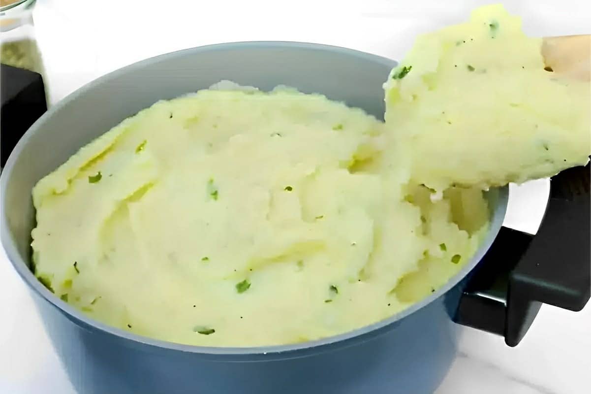 O purê de batatas mais gostoso que já provei muito cremoso e bem temperadinho