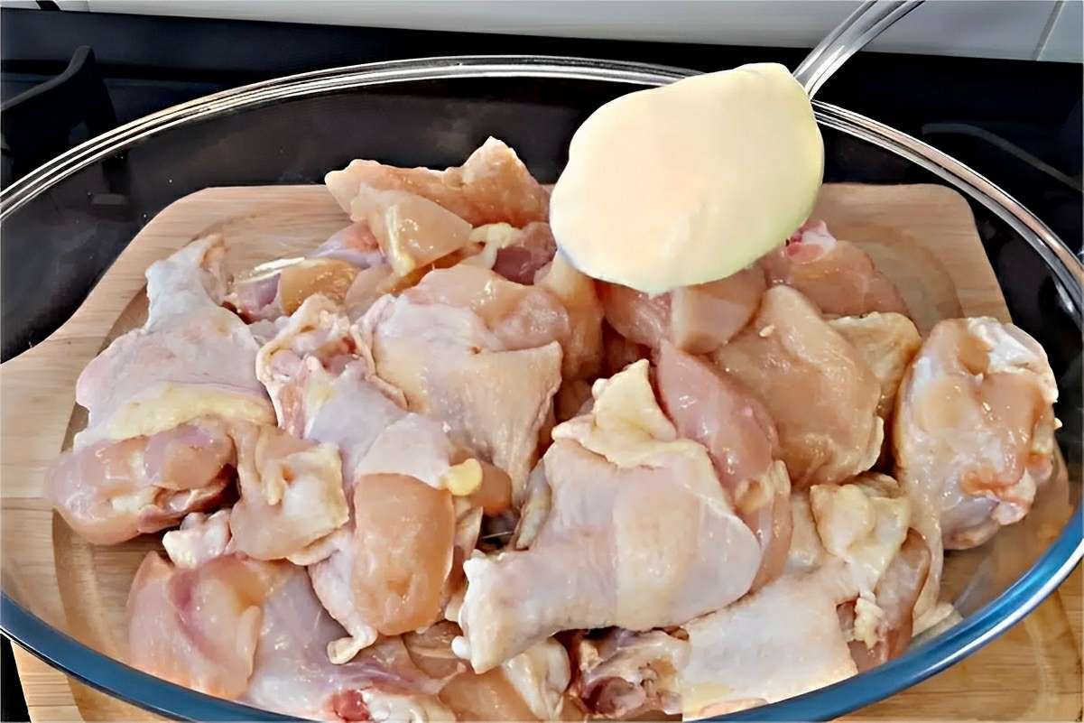 Essa é a receita de frango assado saboroso e fácil que todo mundo está fazendo