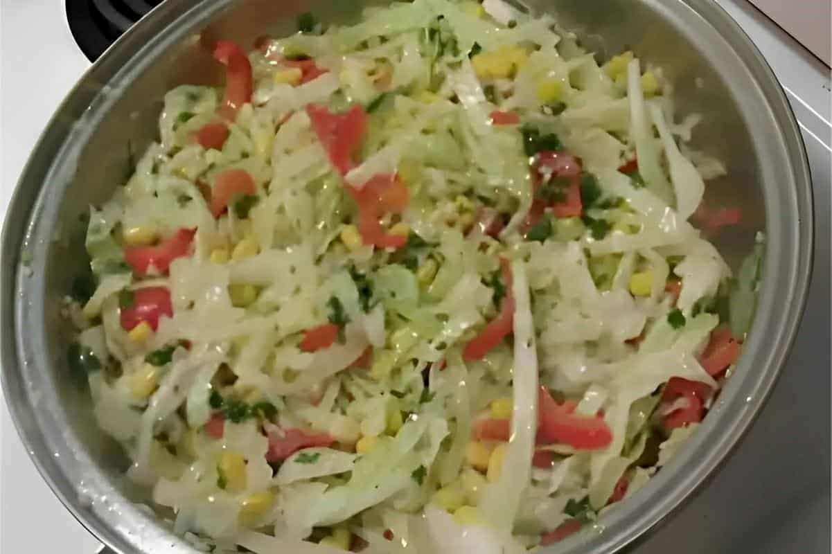 Repolho refogado diferente e delicioso para servir quente ou frio como salada