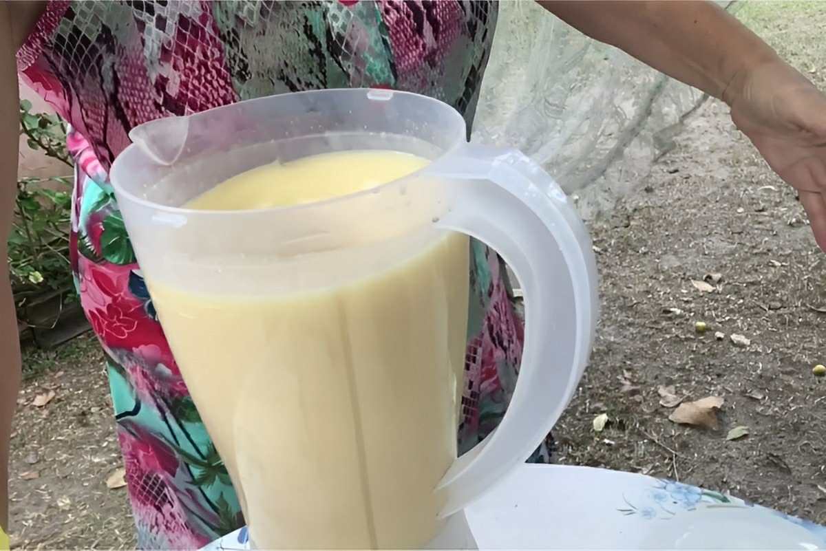 Sabão com óleo usado feito no liquidificador faz bastante espuma e limpa de verdade