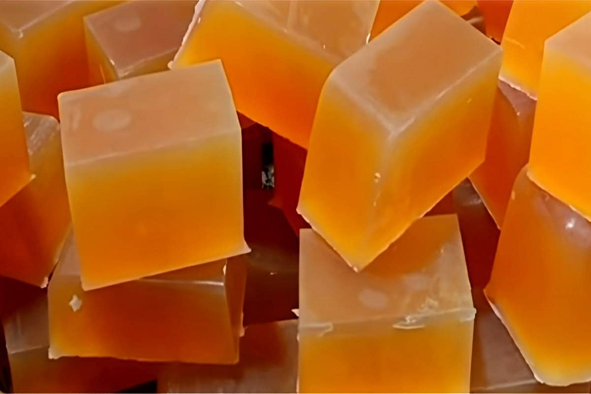 Sabão de álcool pronto em 10 minutos para limpar e desinfetar roupas e louças