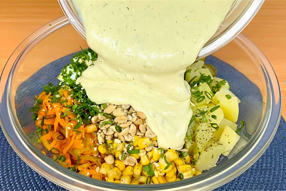 Salada completa e deliciosa para servir no almoço ou jantar