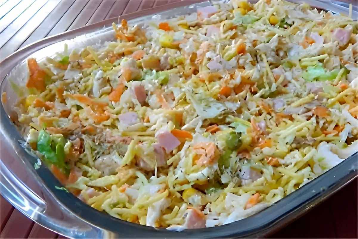 Salpicão de repolho leve e delicioso perfeito para a entrada do almoço ou jantar