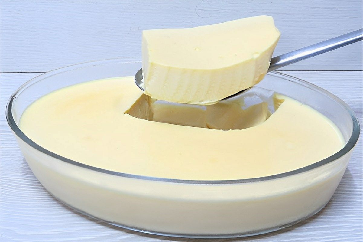 Sobremesa cremosa de gelatina simples e prática para qualquer dia da semana
