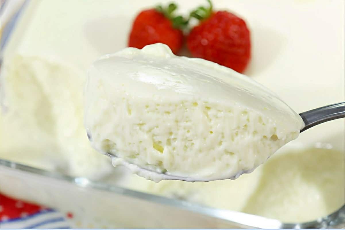 Sobremesa cremosa de liquidificador feita sem leite condensado nem creme de leite