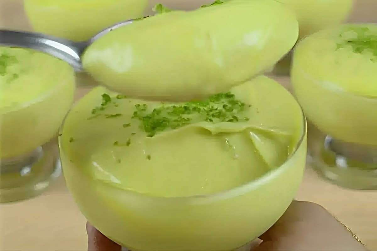 Misturei apenas 3 ingredientes e fiz uma sobremesa de abacate cremosa e deliciosa