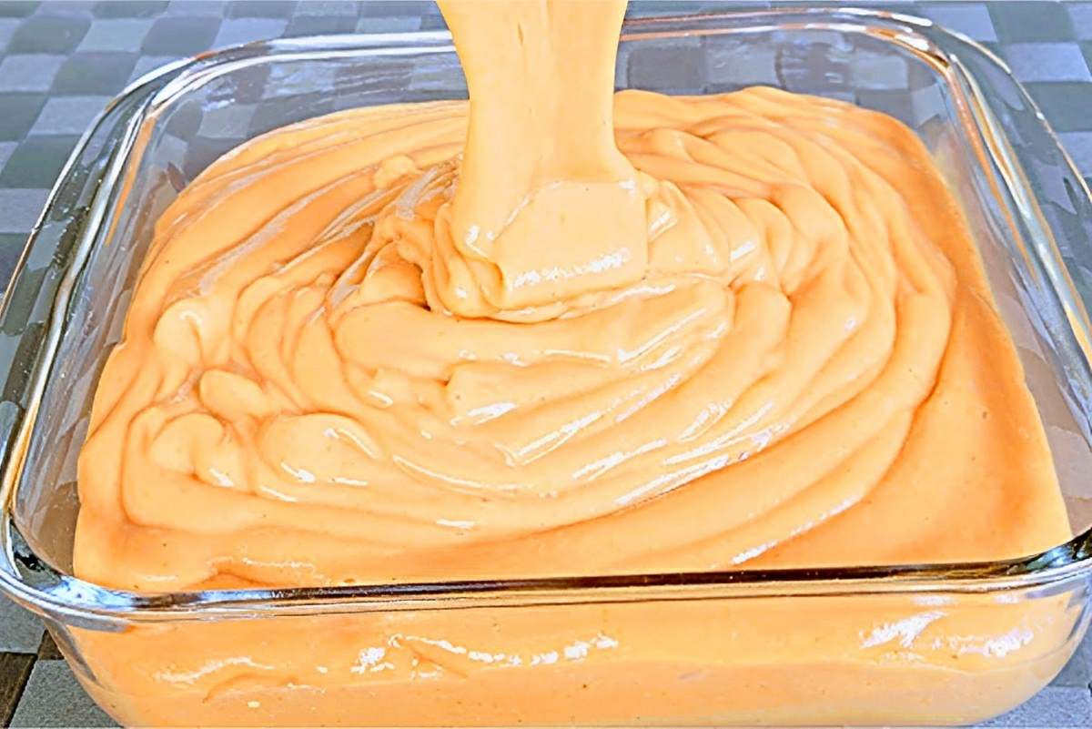 Sobremesa rápida com 2 ingredientes é só bater tudo no liquidificador e levar para gelar