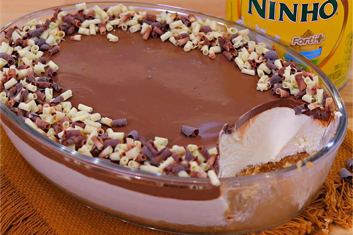 Torta de leite ninho trufada na travessa uma sobremesa fácil de fazer que derrete na boca