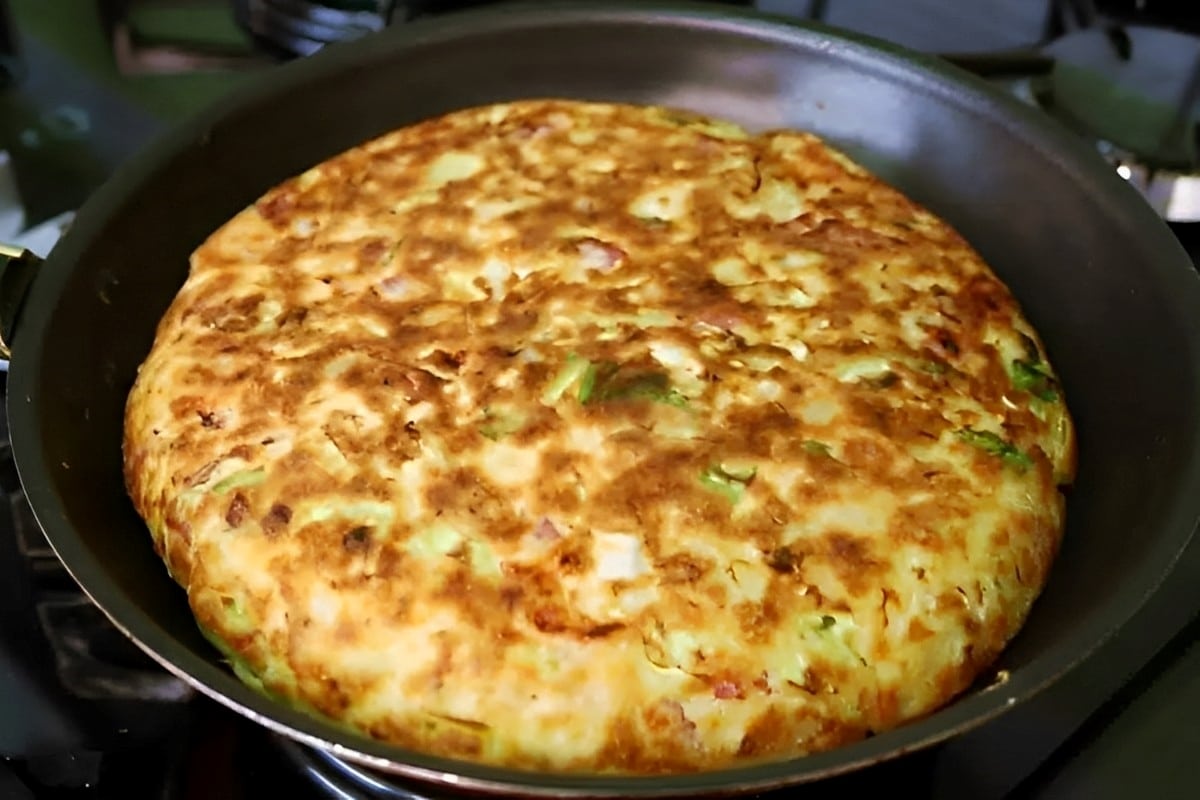 Torta de repolho de frigideira muito fácil de preparar leve e saudável