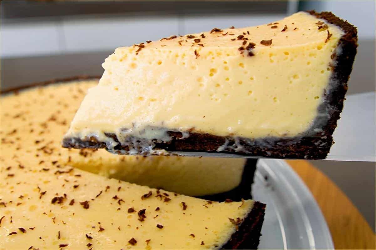 Torta mousse de maracujá com chocolate toda feita no liquidificador muito fácil e deliciosa