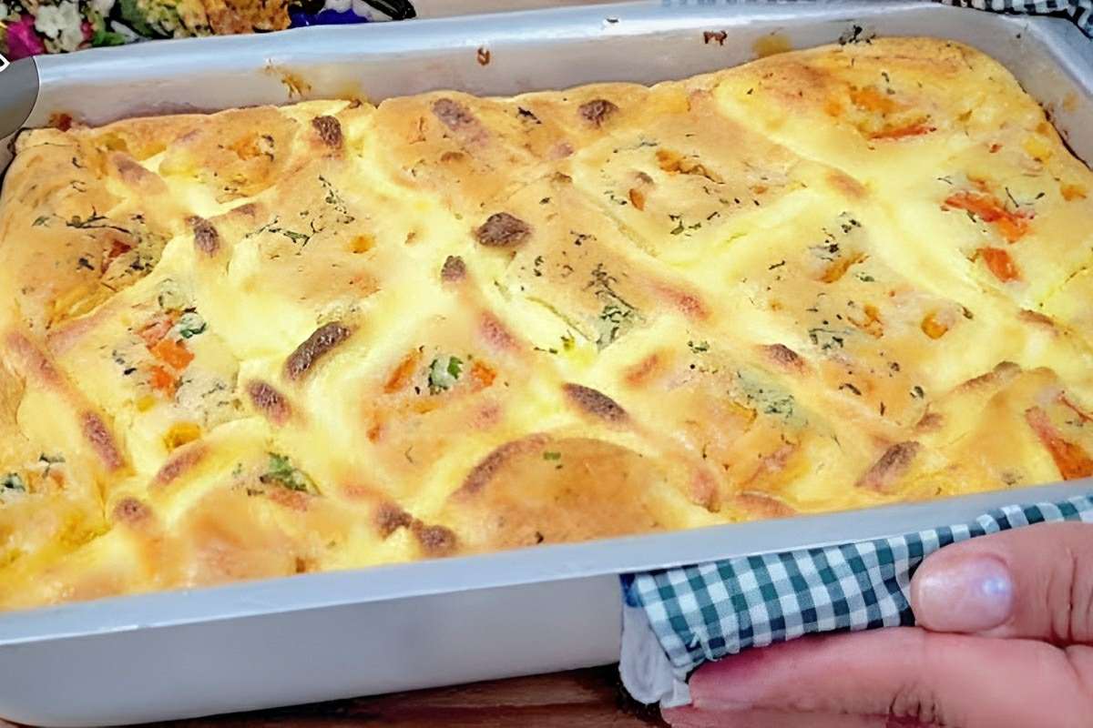 Torta salgada toda feita no liquidificador muito fácil é só bater os ingredientes e levar para assar