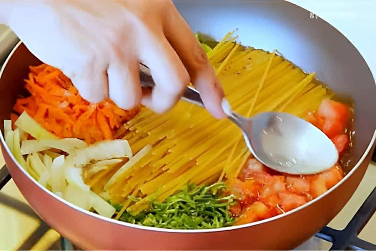 Almoço completo na frigideira que fica pronto em 10 minutinhos