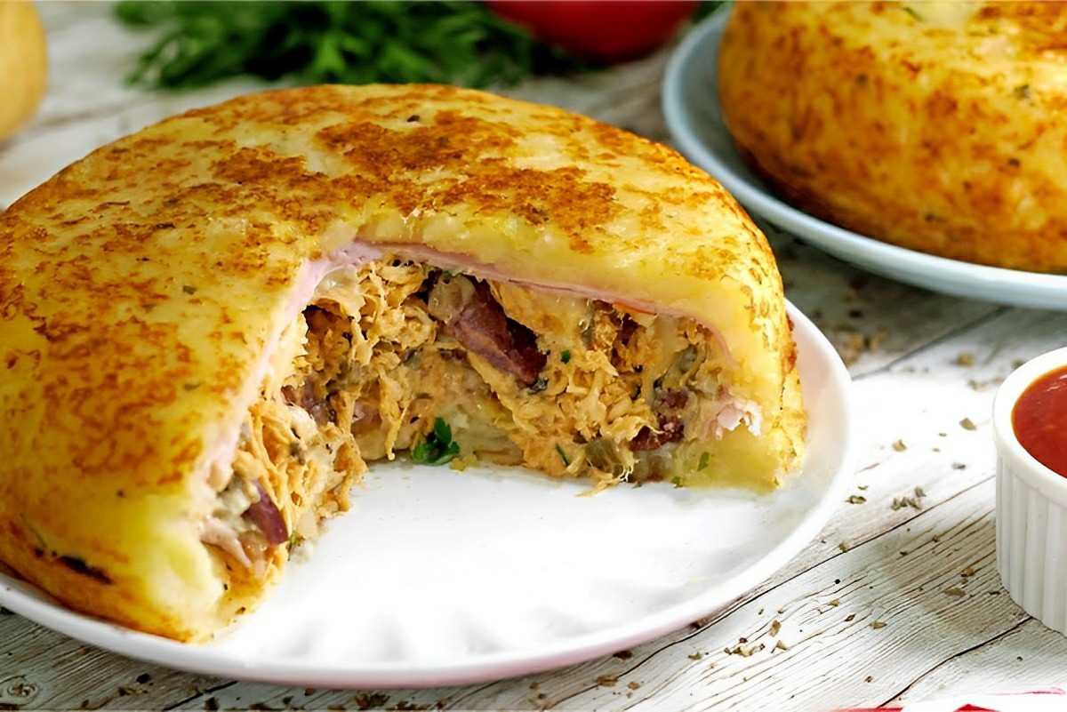 Batata recheada de frigideira deliciosa fácil de fazer e perfeita para o lanche ou jantar