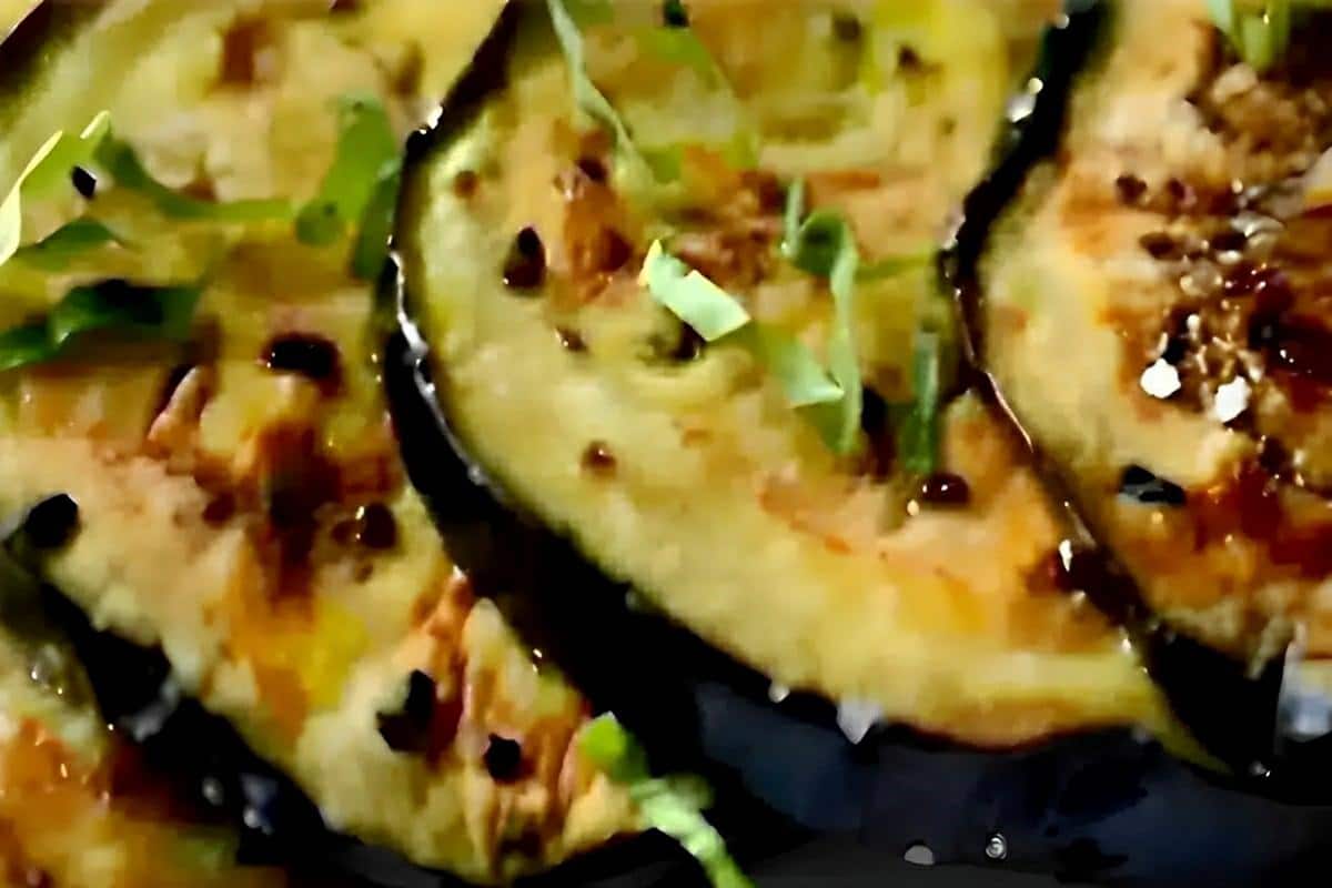 Berinjela assada no forno ou na AirFryer muito prática saudável e deliciosa