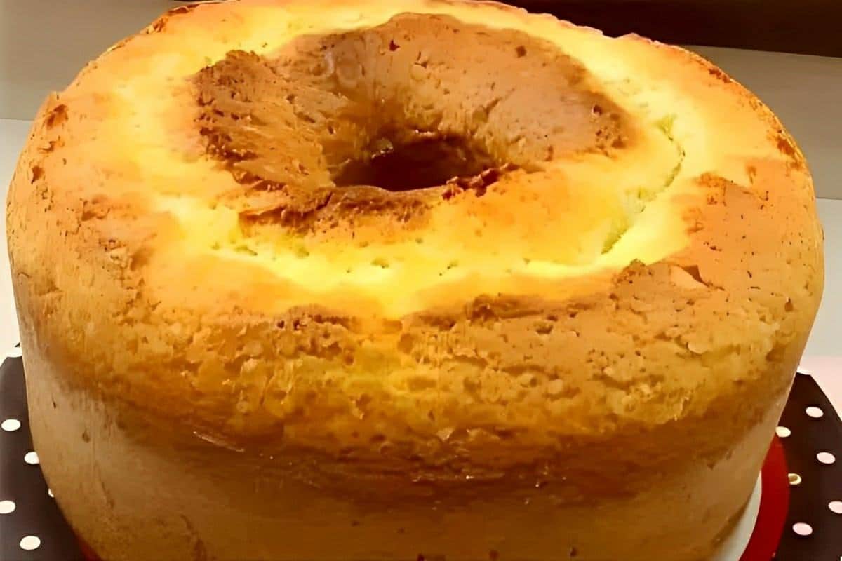 Bolo 5 copos é só bater os ingredientes medidos em copos no liquidificador e levar pra assar