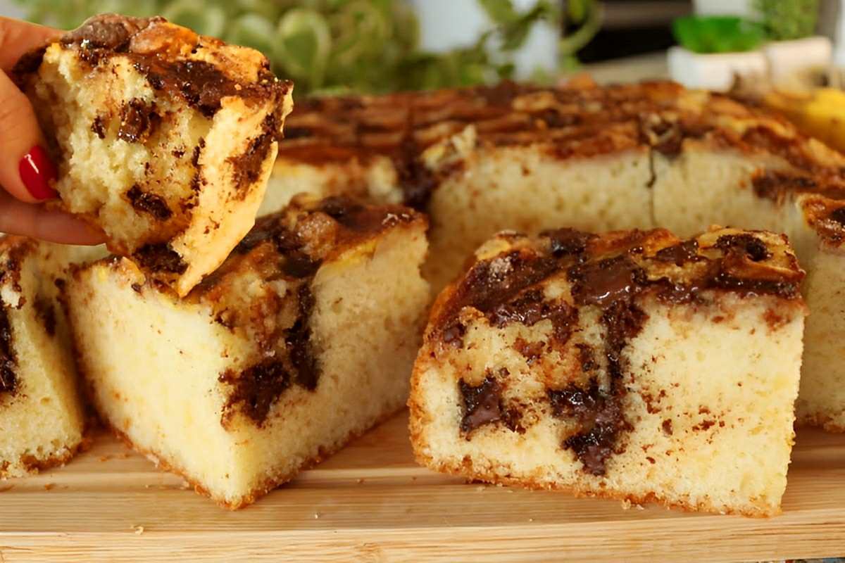 Bolo de banana com chocolate de liquidificador delicioso e perfeito para o seu lanche da tarde