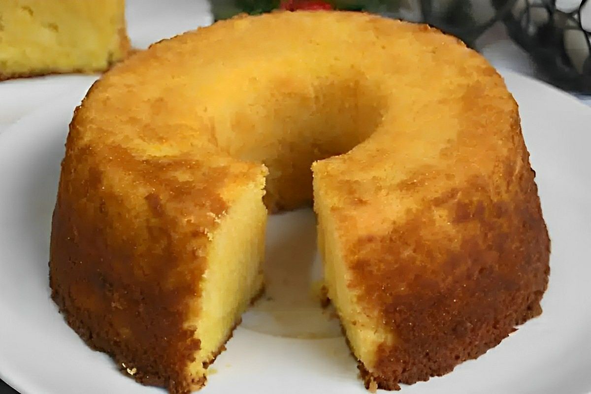 Bolo de laranja sem leite nem farinha de trigo muito leve e gostoso para servir no lanche