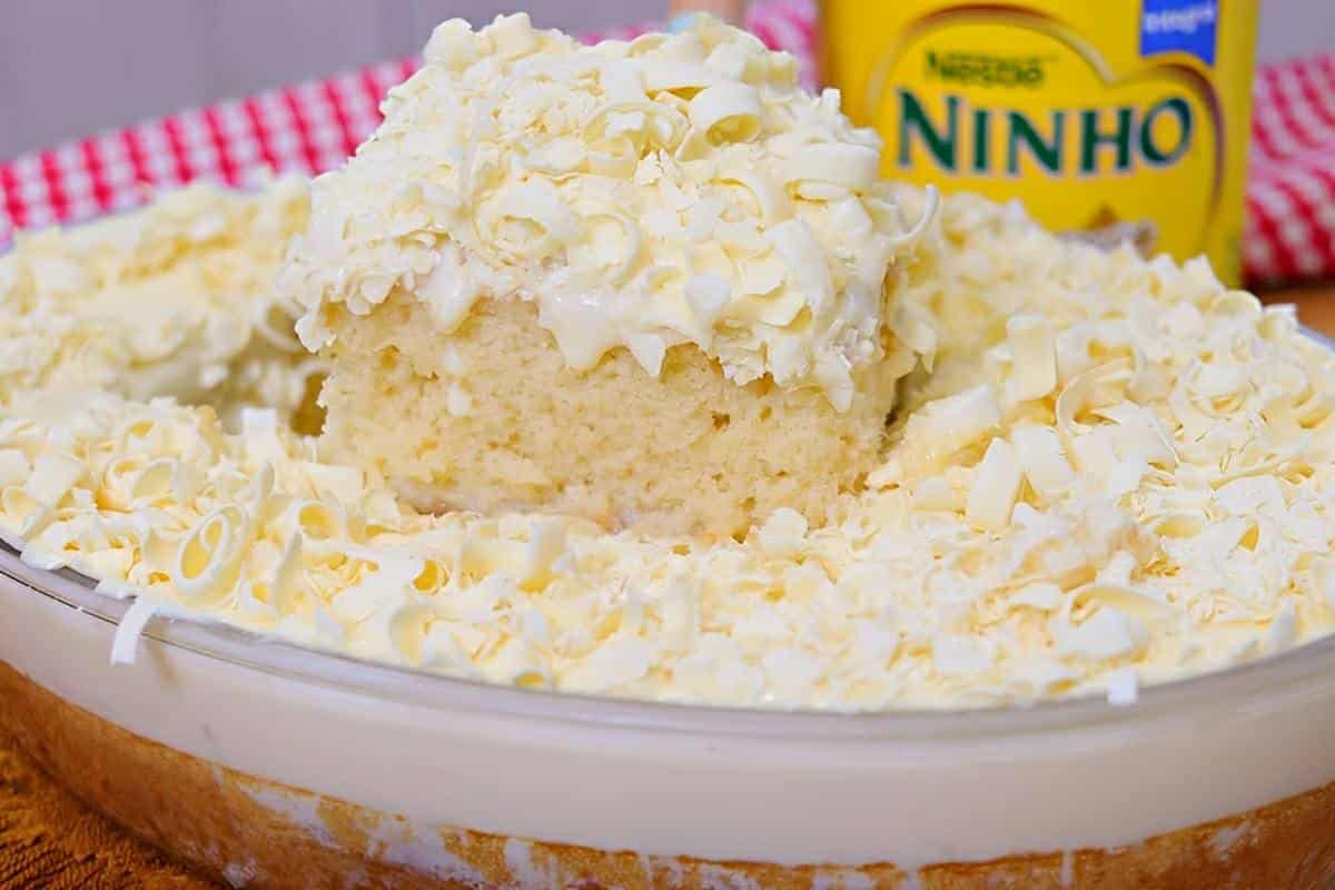 Bolo de leite ninho na travessa muito fácil fofinho e delicioso