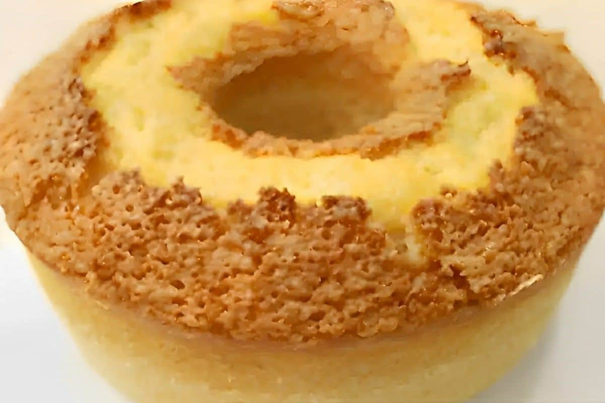 Bolo de tapioca com coco fofinho e delicioso para o seu lanche ou café