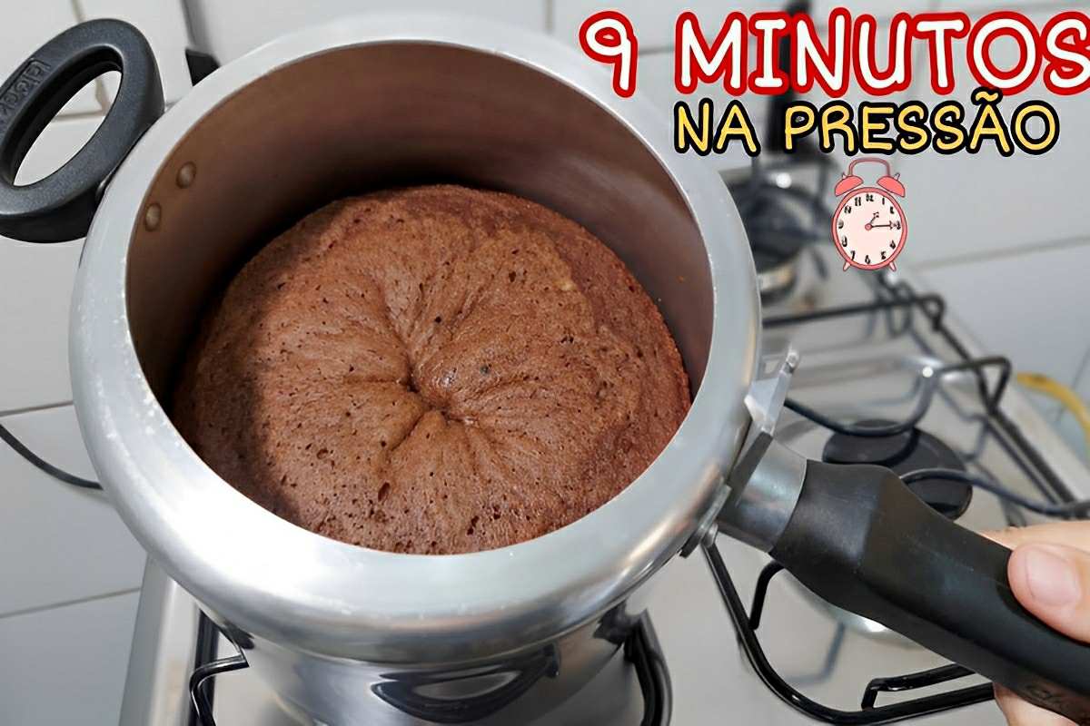 Bolo na panela de pressão pronto em minutos muito fofinho e perfeito para o lanche