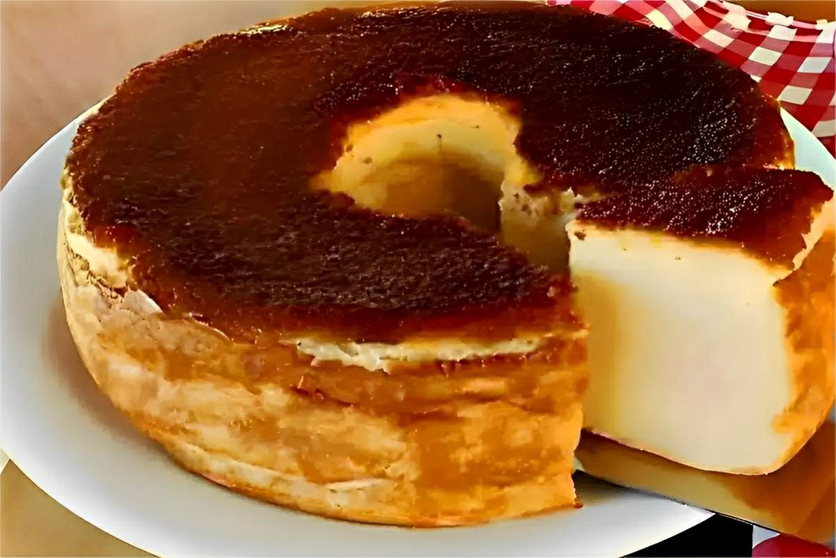 Bolo nordestino de liquidificador molhadinho e delicioso é só bater os ingredientes e levar pra assar