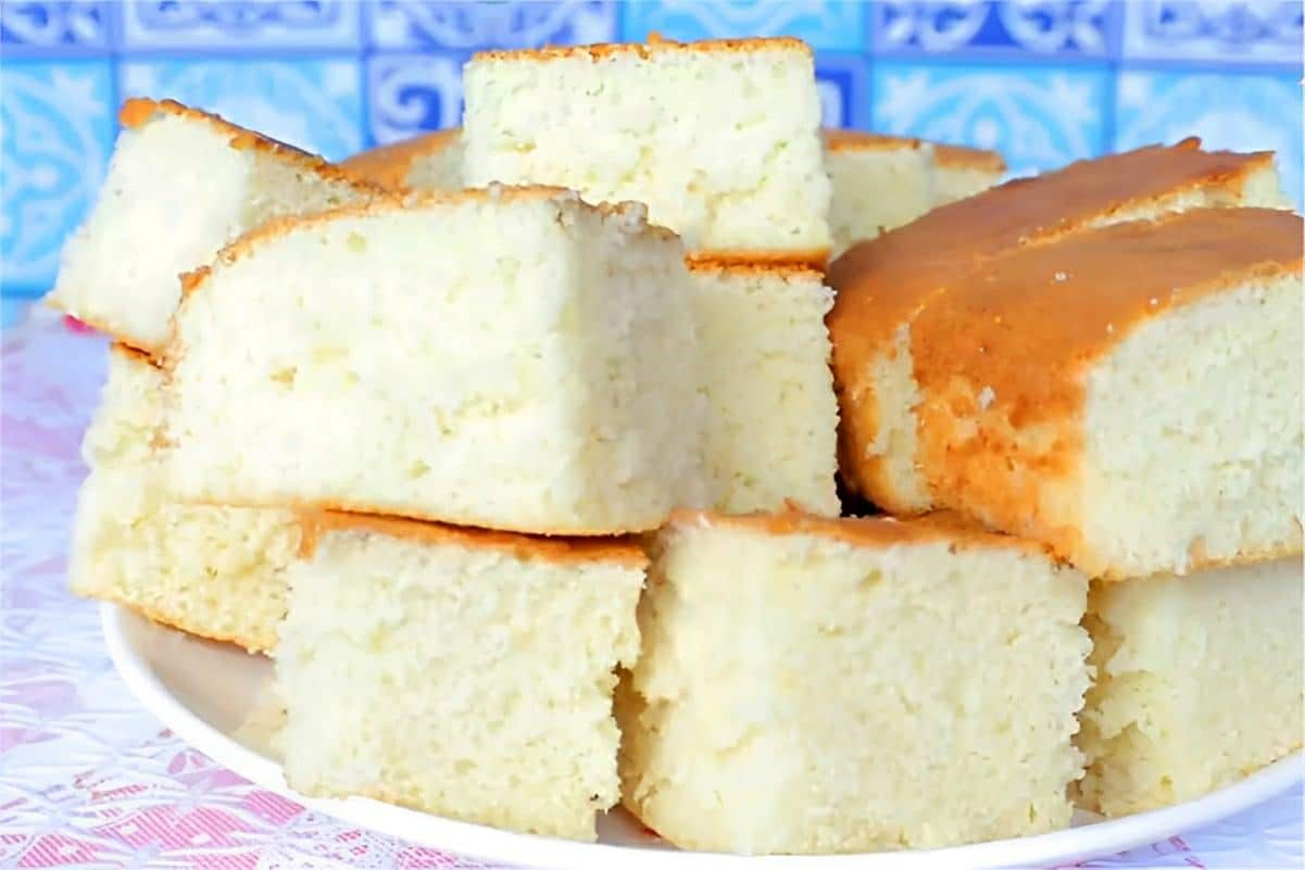 Bolo simples da vovó pra tomar café muito fofinho saboroso e fácil de fazer