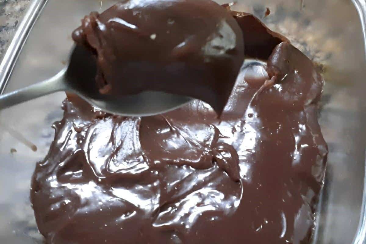 Brigadeiro de panela fácil de fazer e delicioso para comer de colher