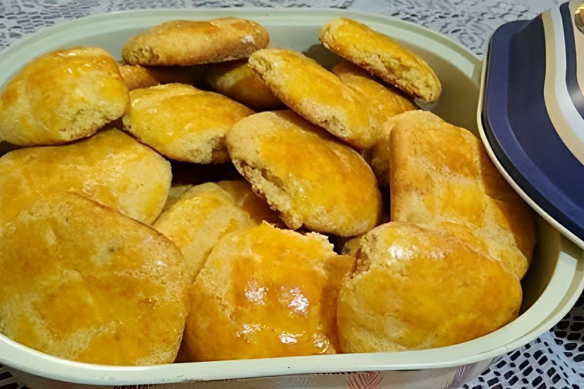 Broinha de fubá da roça simples e deliciosa é só misturar os ingredientes modelar e assar
