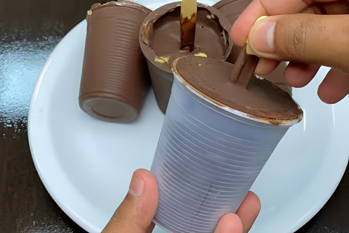 Mesmo sem ter forminhas faça essa casquinha de mousse de 4 ingredientes que derrete na boca