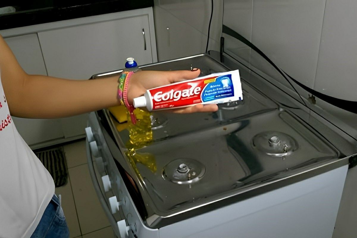 Como tirar manchas de gordura do fogão usando creme dental