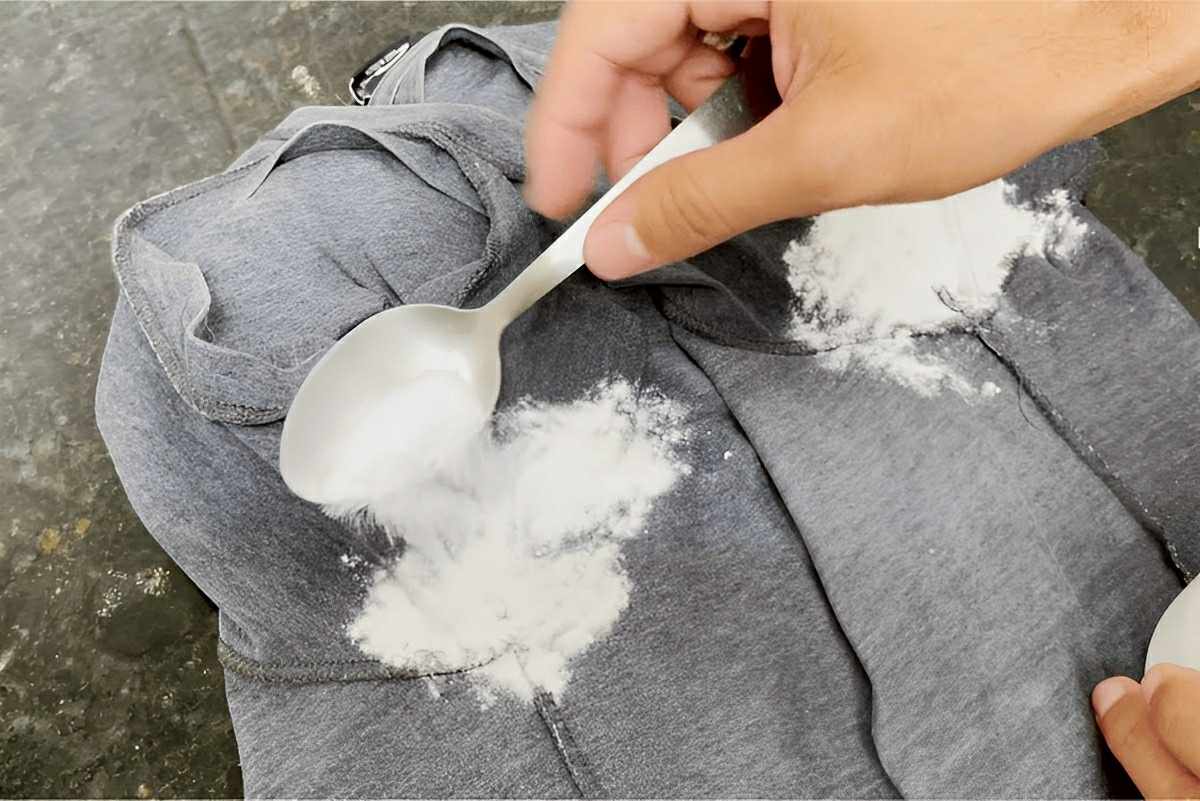 Como tirar o mau cheiro nas axilas das roupas usando apenas 2 ingredientes
