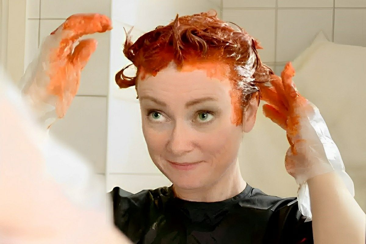 Aprendi como tirar tinta de cabelo da pele de um jeito fácil usando 1 produto que eu tenho em casa