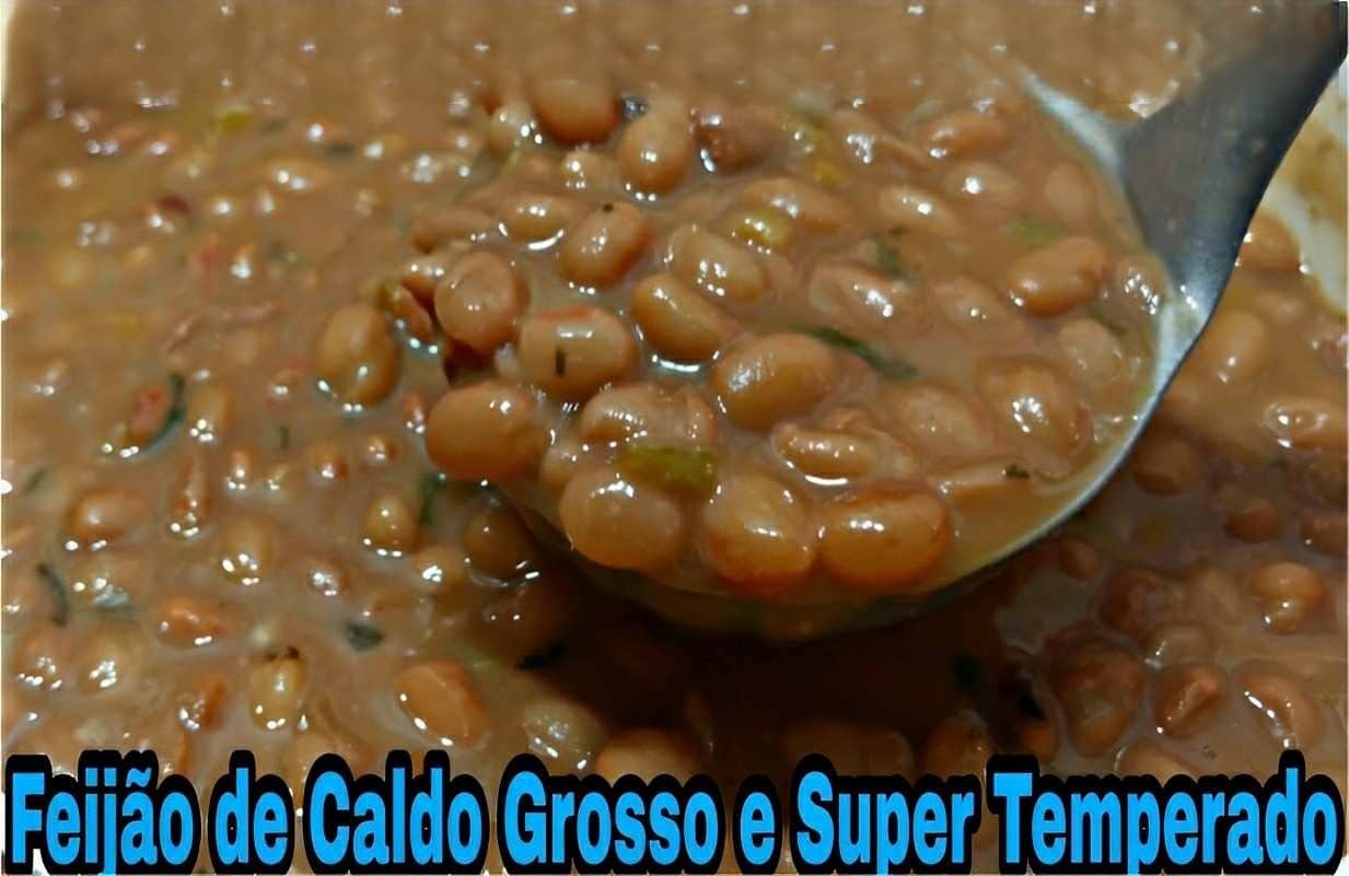 Feijão com caldo grosso e bem temperado para o seu almoço e jantar