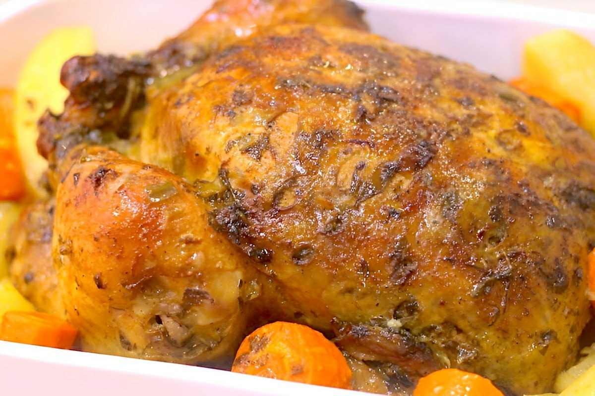 Frango assado de domingo com gostinho de frango de padaria uma delícia