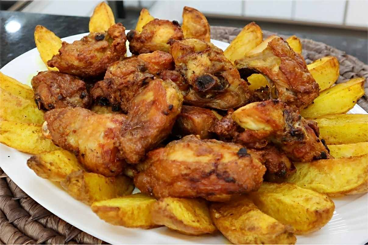 Frango com batatas na AirFryer: muito mais sequinho crocante e fácil de preparar