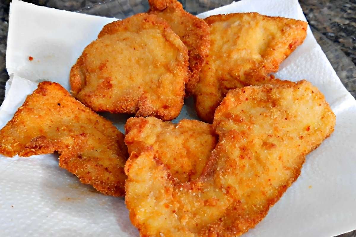 Frango empanado crocante sem ovos e sem farinha de trigo