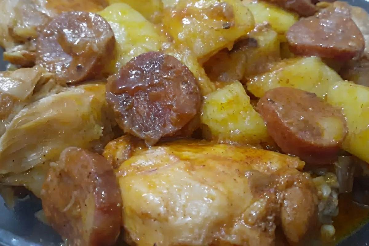 Frango na panela de pressão: fica pronto em 10 minutos e é uma delícia