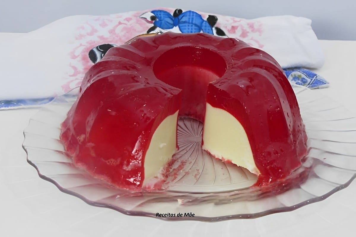 Gelatina recheada com creme de leite condensado: uma sobremesa deliciosa e fácil de fazer