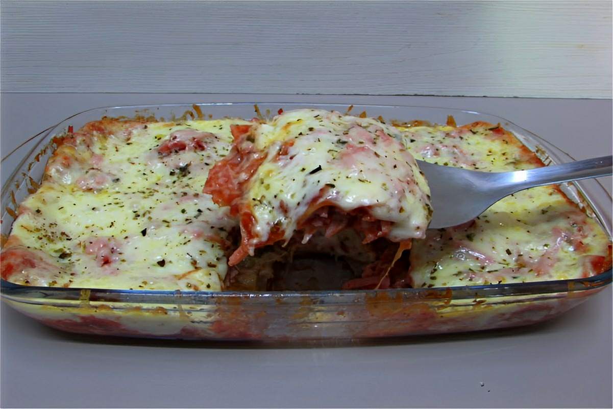 Lasanha rápida de presunto e queijo para o almoço de dia dos pais