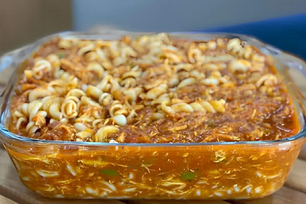 Macarronada com frango e bacon deliciosa e perfeita para o almoço em família