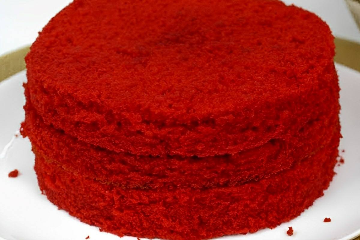 Fiz um bolo red velvet perfeito com essa massa red velvet macia molhadinha e fácil de fazer