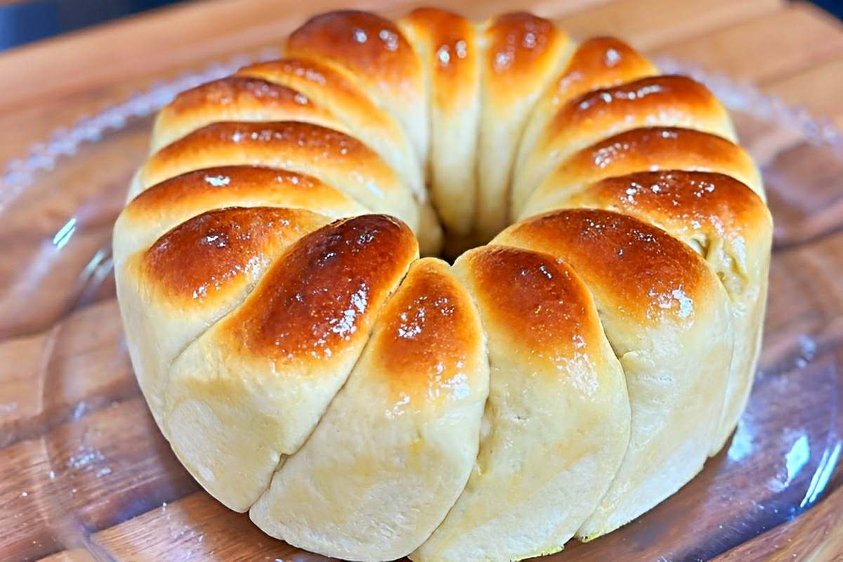 Pão caseiro com 1 ovo só e que não precisa sovar muito fofinho e perfeito para o lanche