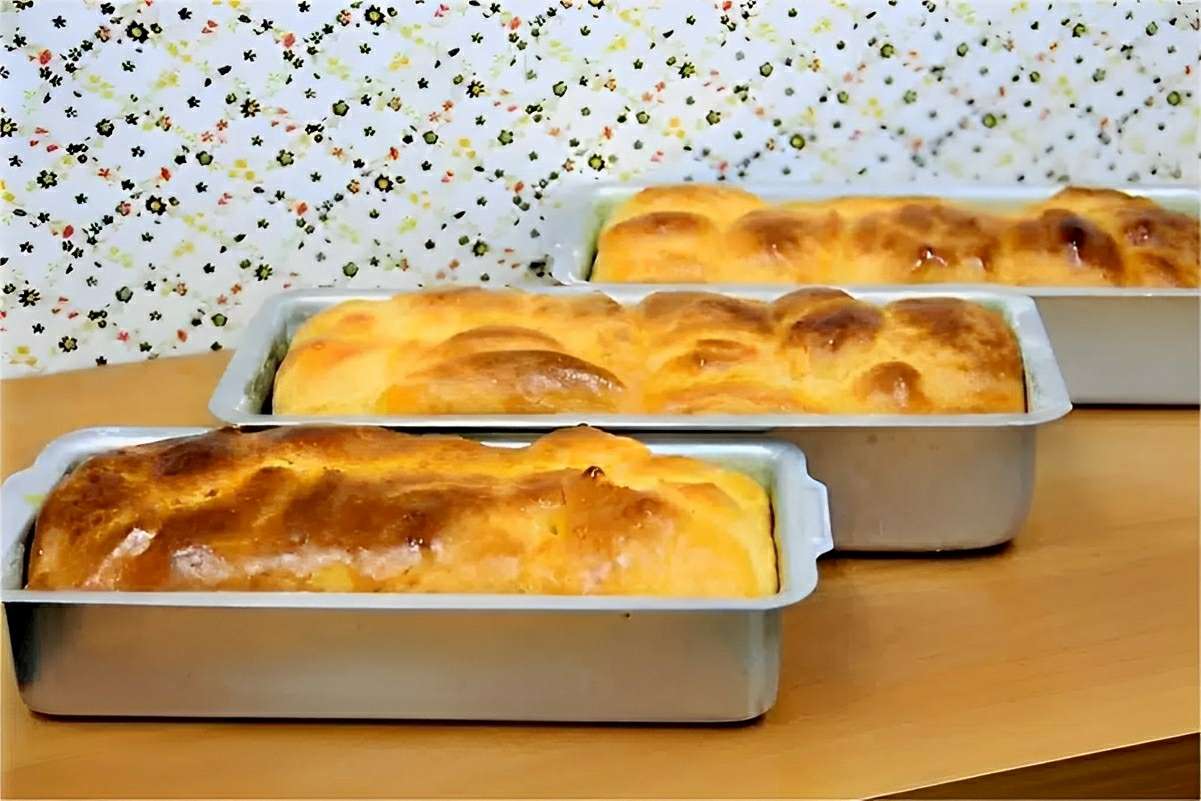 Pão caseiro de liquidificador sem sova muito fácil de fazer é só bater os ingredientes e levar pra assar
