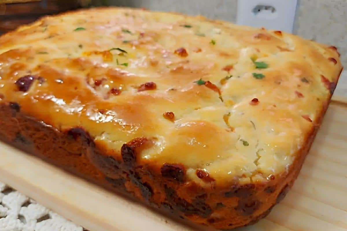Pão de batata de forma com recheio de queijo: ele é tão leve que some na boca