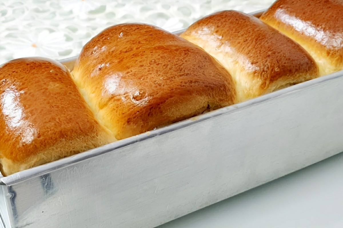 Pão de manteiga fofinho e delicioso perfeito para o seu lanche da tarde ou café da manhã
