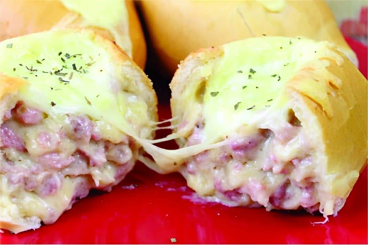 Pão recheado um lanche rápido e fácil para qualquer hora do dia