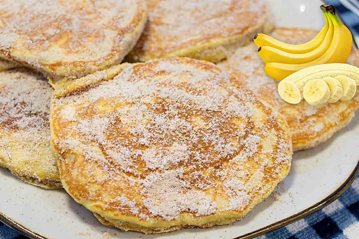 Pãozinho de banana de frigideira rápido e prático para comer a qualquer hora