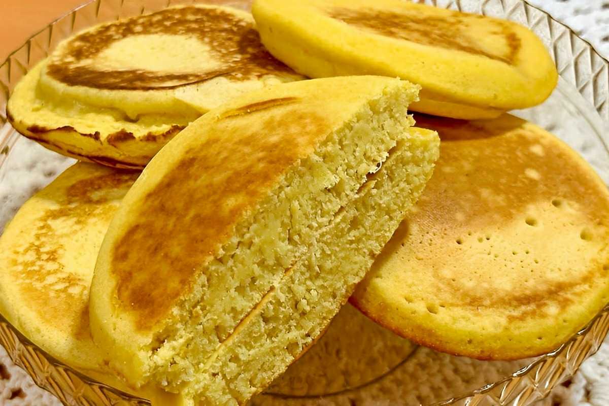 Pãozinho de fubá na frigideira fofinho delicioso e fácil de preparar
