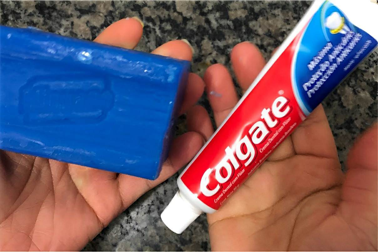 Minhas panelas ficaram muito brilhantes depois que usei essa pasta de brilho caseira